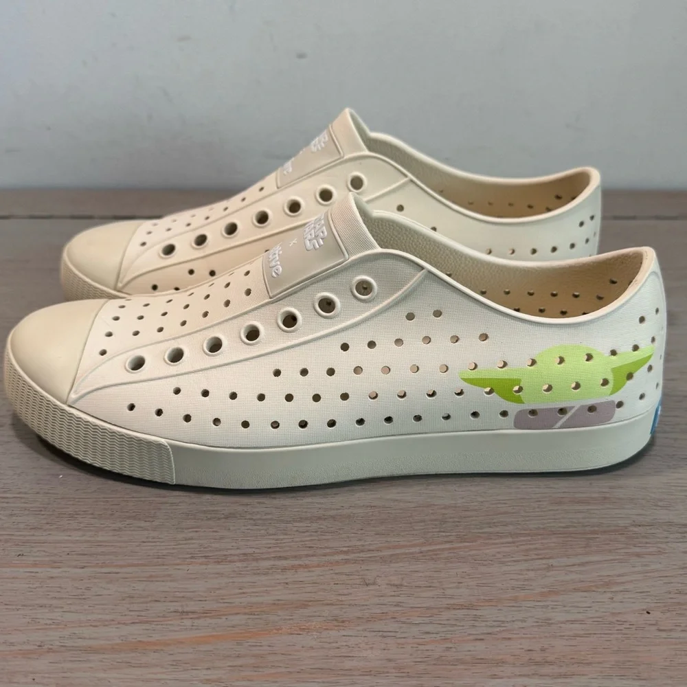 Native‎ x Star Wars Adult Shoes Baby Yoda Grogu Slip On Rubber Slides M9 / W11